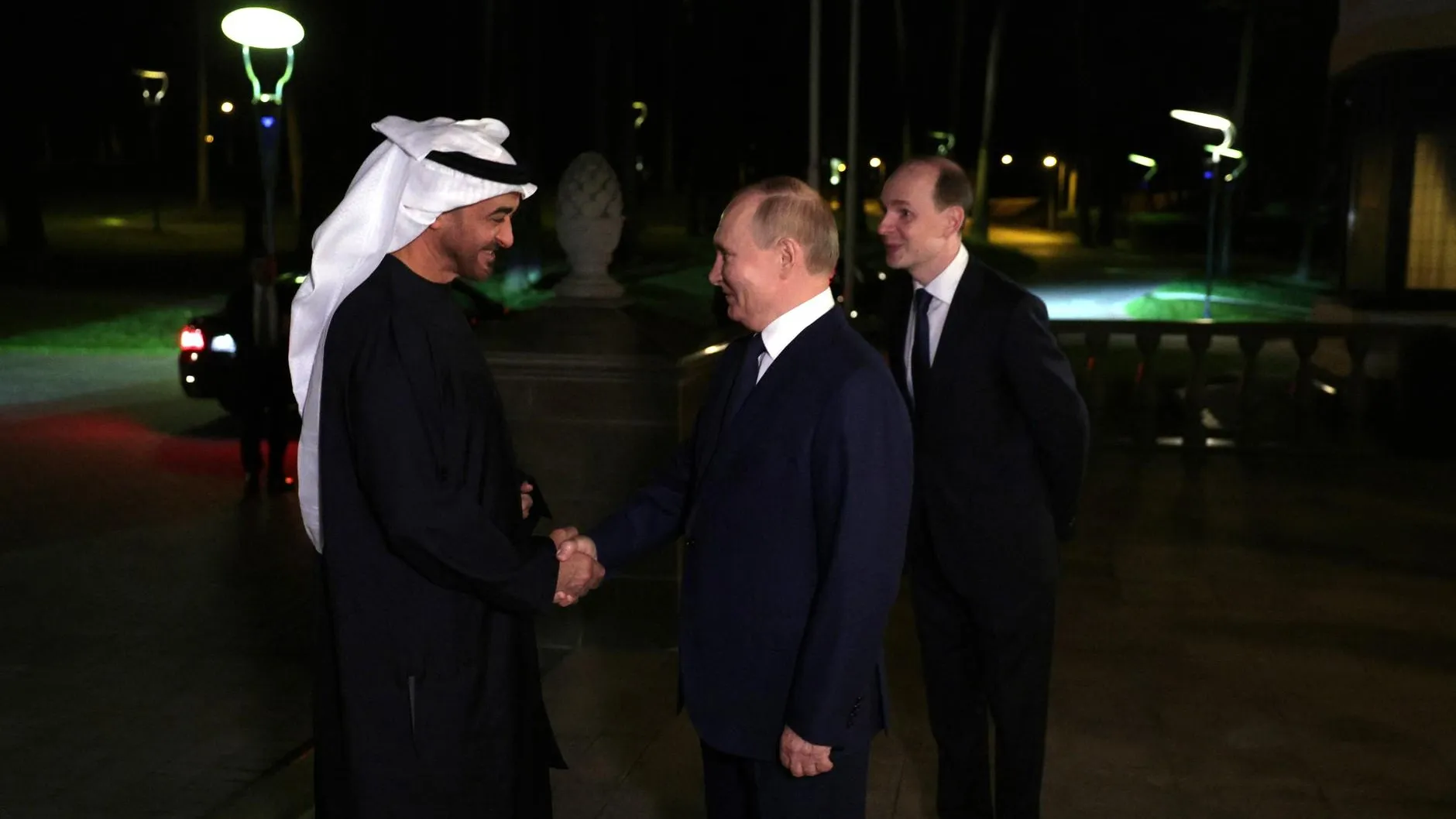 Видео: президент ОАЭ приехал на встречу с Владимиром Путиным на Aurus