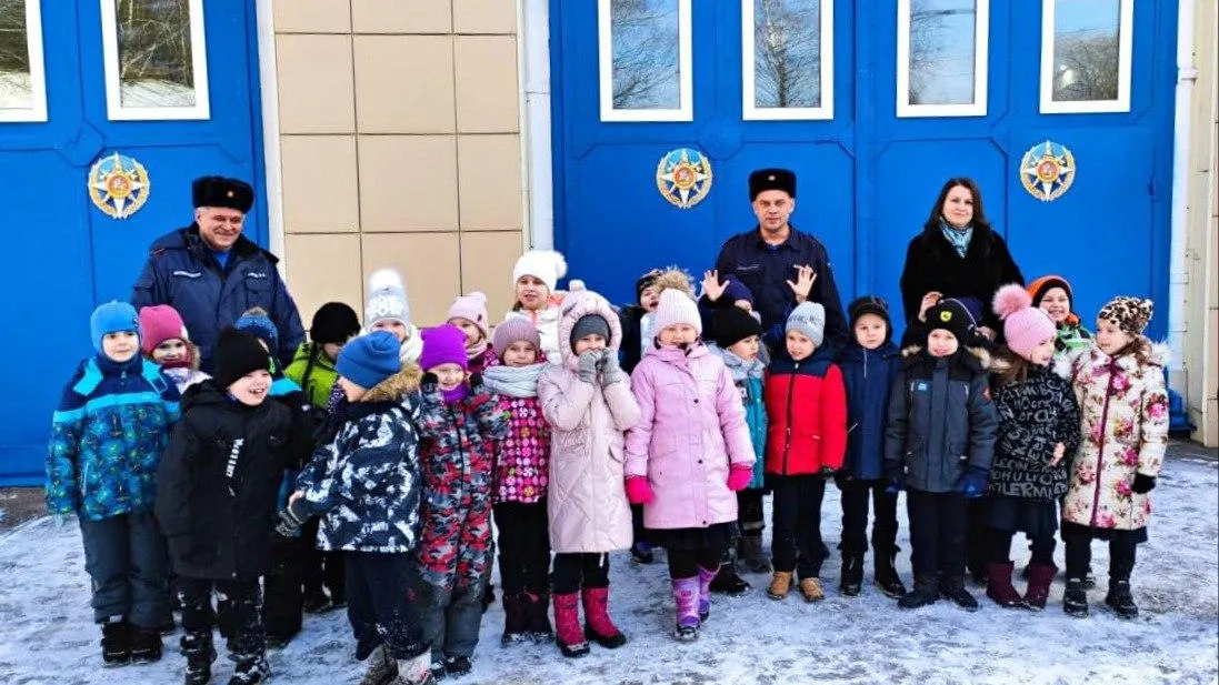 Огнеборцы провели экскурсии в пожарно‑спасательных частях для школьников Балашихи и Мытищ