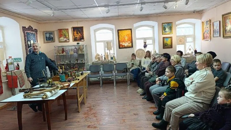 Коллекционер Владимир Горячев представил уникальную коллекцию утюгов в Рузском округе