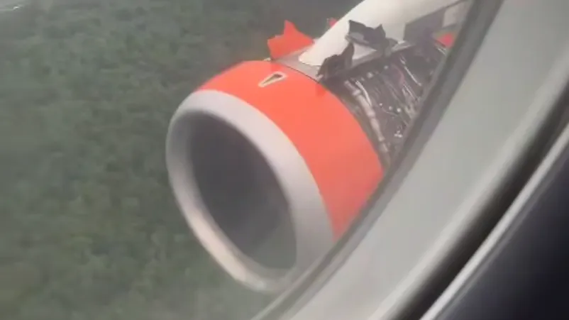 У самолета Superjet-100 отвалилась часть двигателя после вылета из Внуково