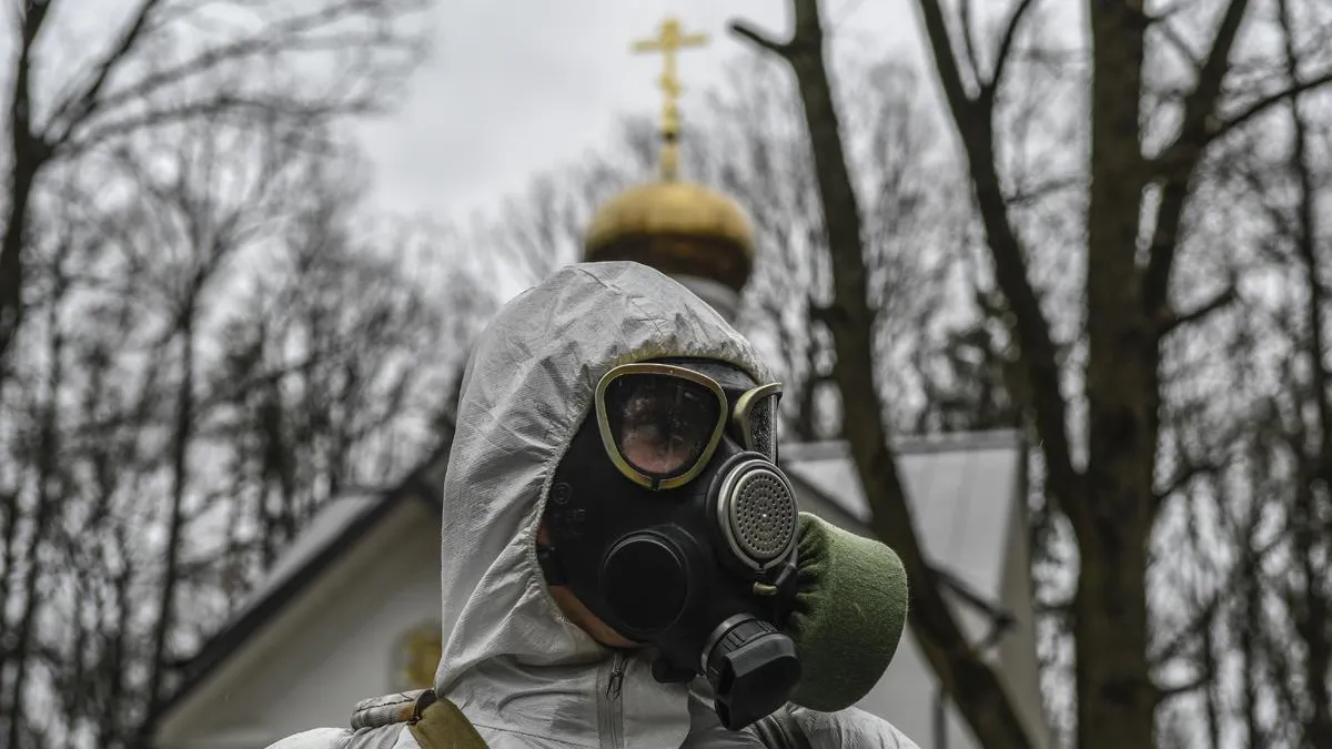 Военнослужащие продезинфицировали храм в Подмосковье