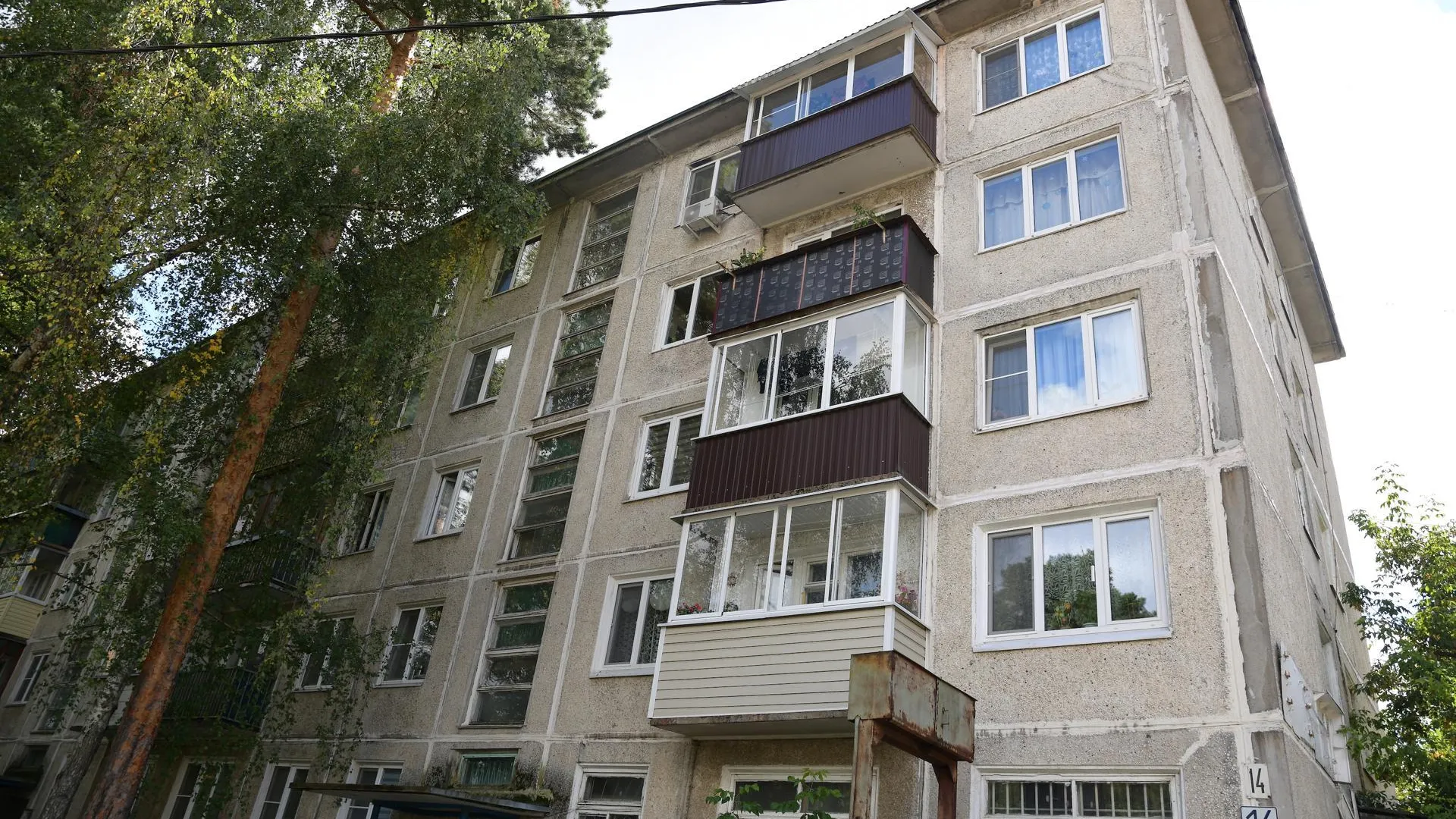 Капитальный ремонт кровли завершен в доме № 14 микрорайона ДЗФС в Дмитрове