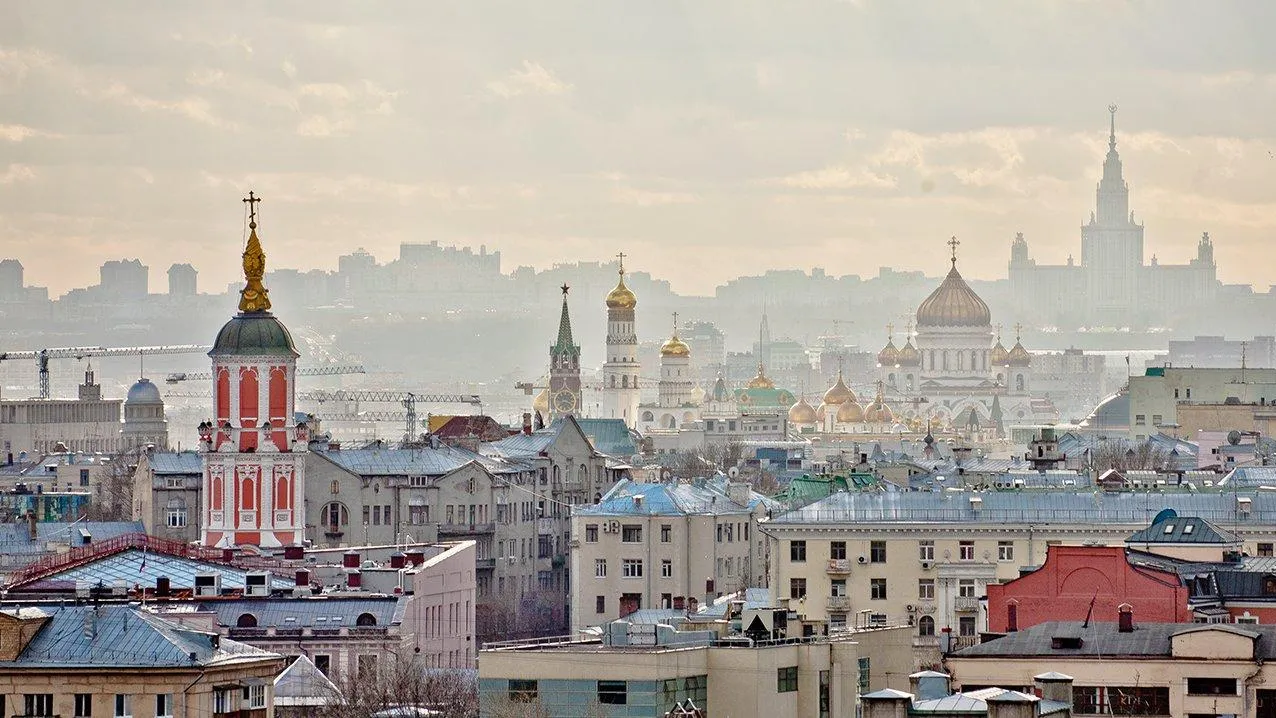Небольшие осадки и до плюс 6 градусов ожидается в Московском регионе во вторник