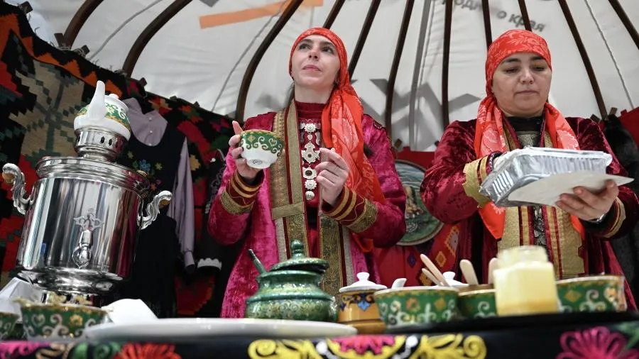 Вяленые гуси и бешбармак: чем угощали гостей форума «Россия — Казахстан»