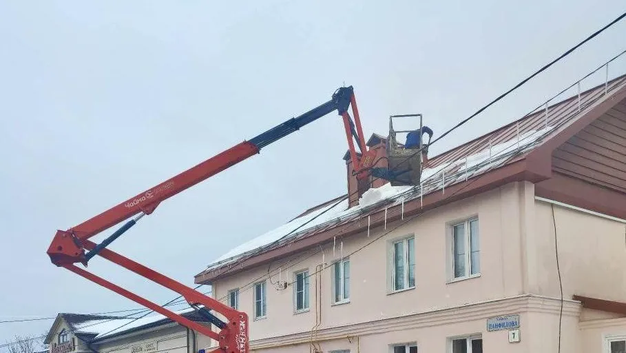 В Подмосковье на 95% завершена очистка скатных кровель многоквартирных домов от снега