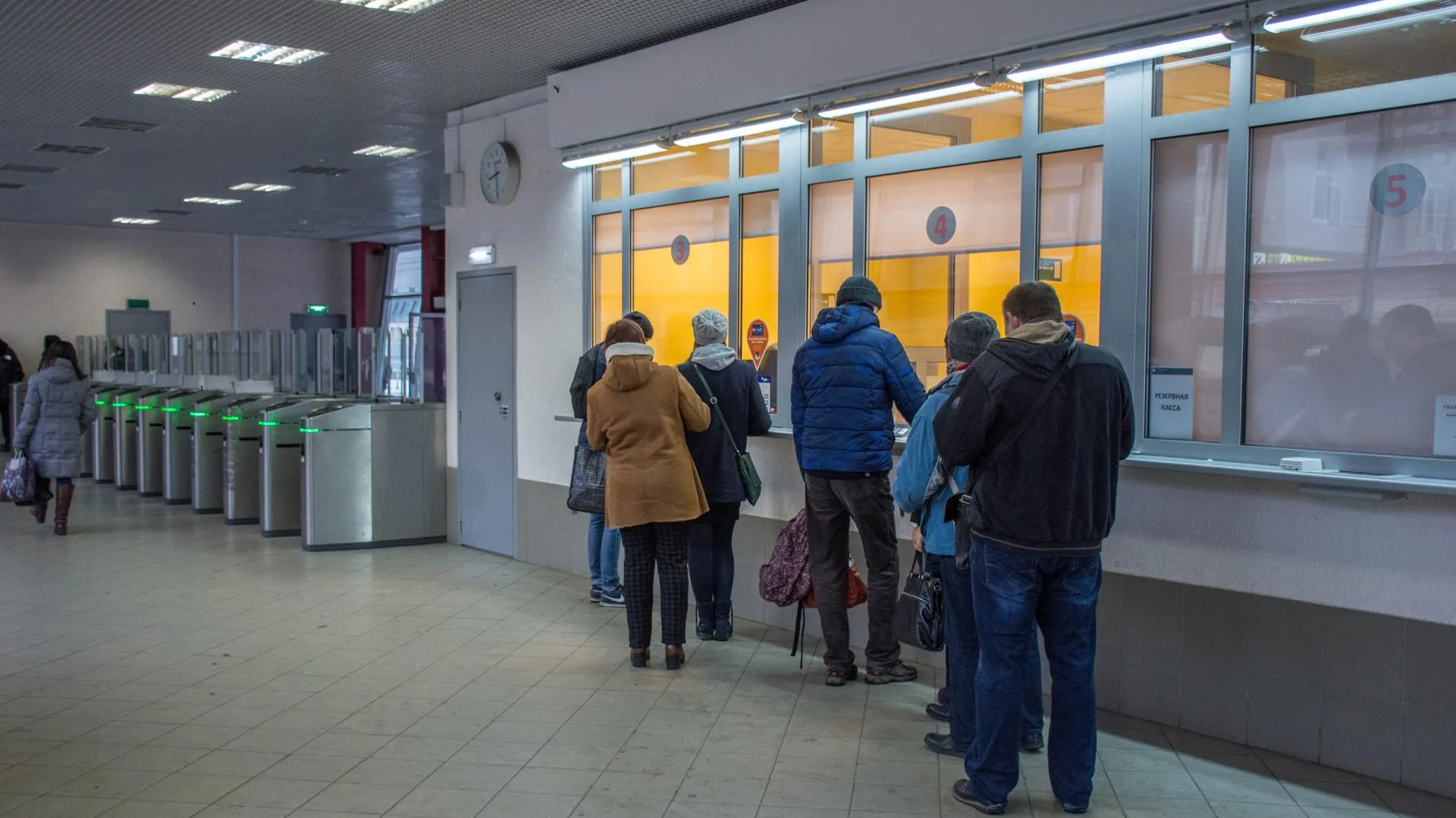 Жители Подольска пожаловались на неработающие терминалы на ж/д станции Львовская