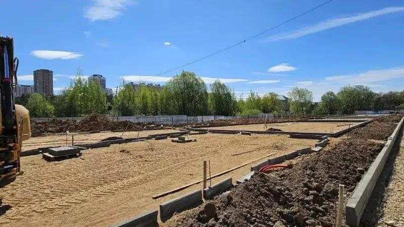 На территории нового детсада в Лобне приступили к работам по благоустройству