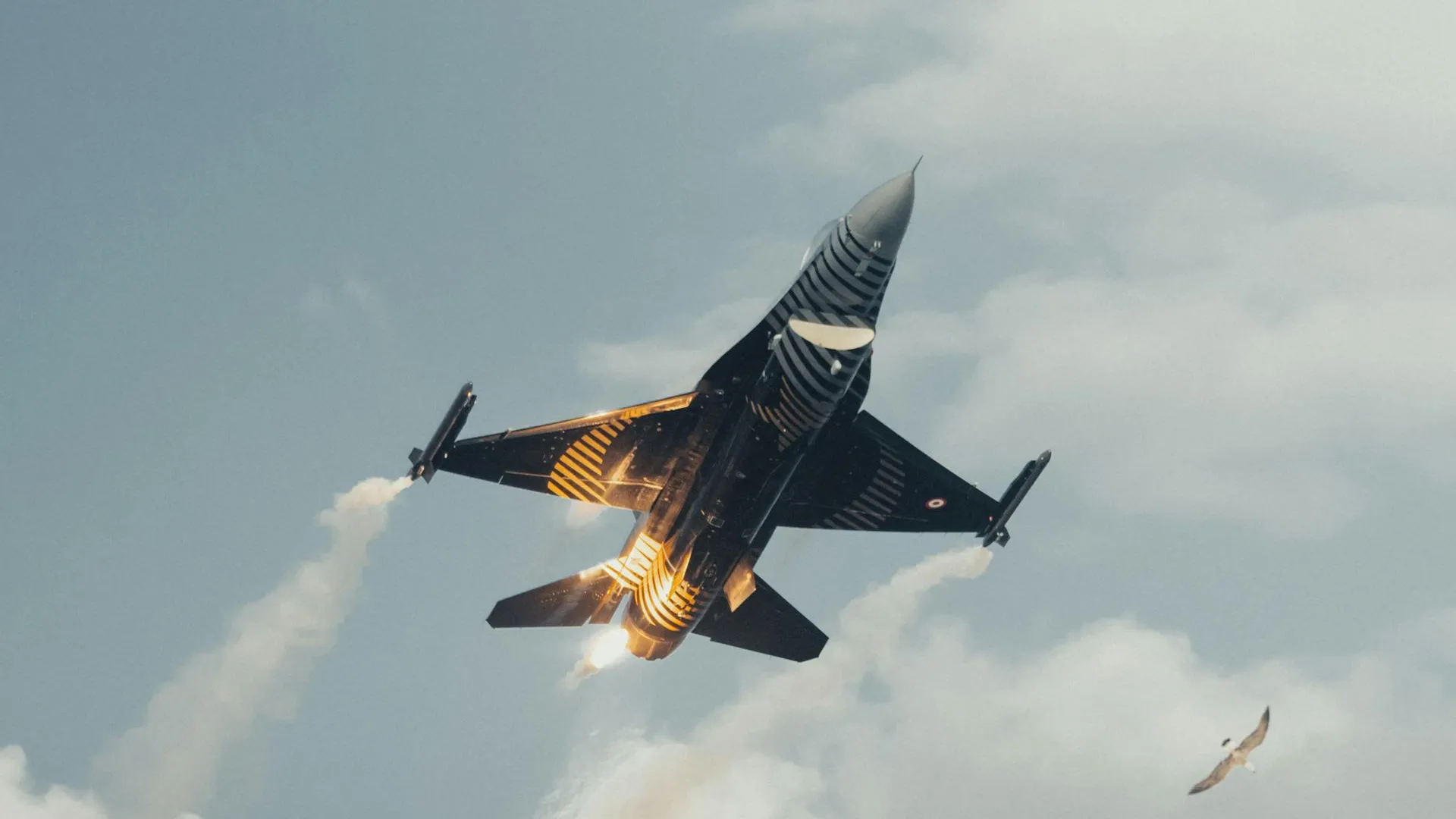 Миллиардер из РФ пообещал заплатить 15 млн рублей за сбитый украинский F-16