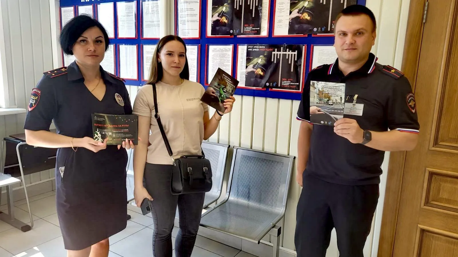 Автоинспекторы Щелкова провели профилактические беседы с начинающими водителями