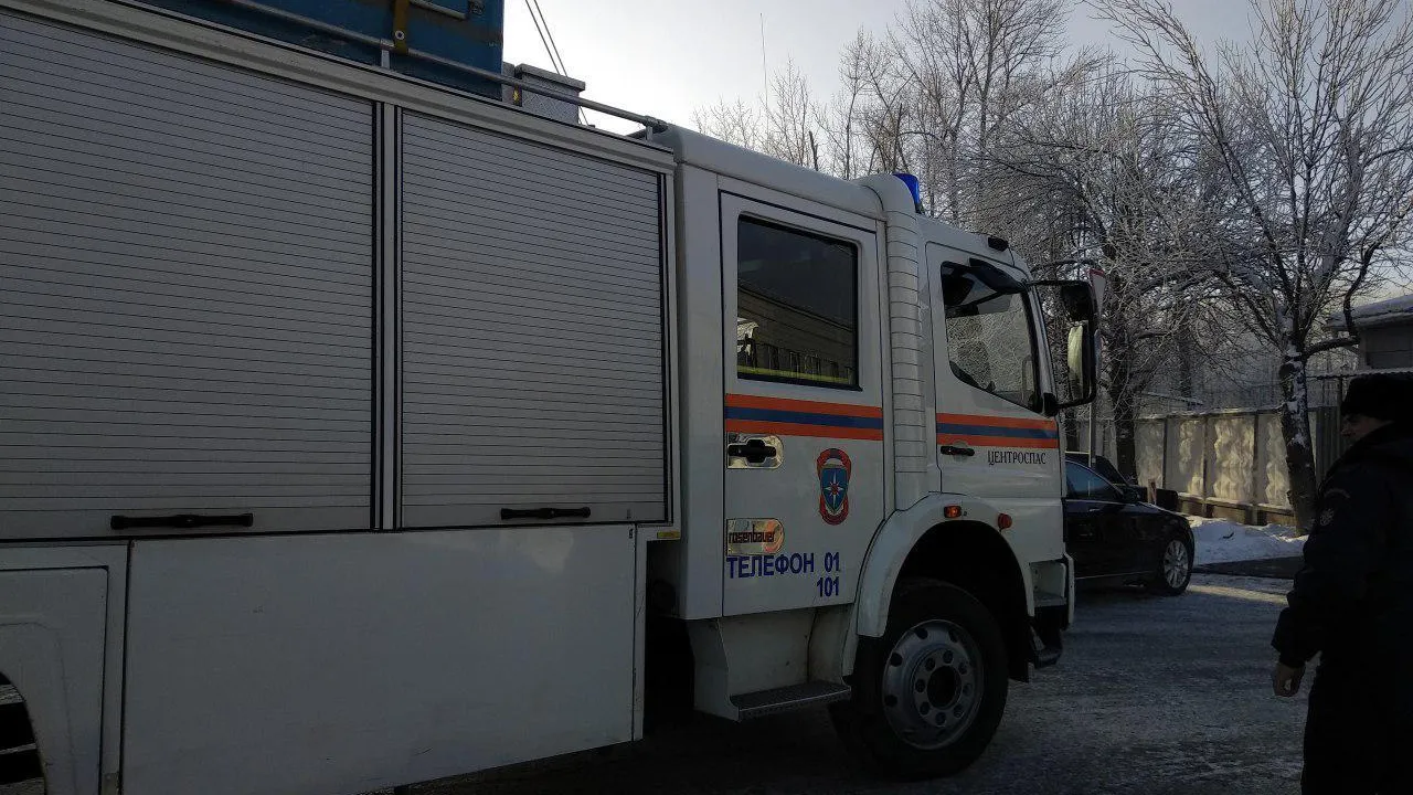 Администрация Дзержинского выделила спецтехнику для разбора завалов на заводе «ТехноГрупп»