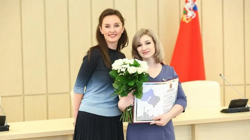 Еще 2 педагога из Красногорска получили сертификаты на соципотеку