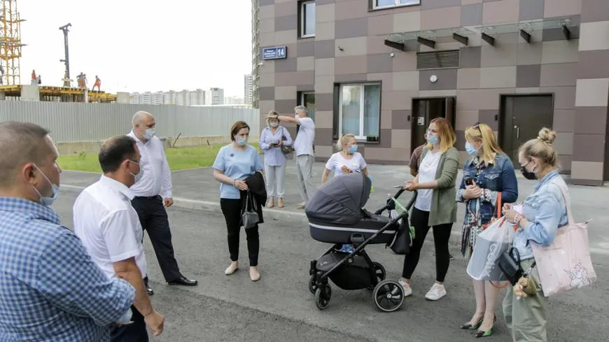 Жители микрорайона Котельников пожаловались на отсутсвие урн и лавочек