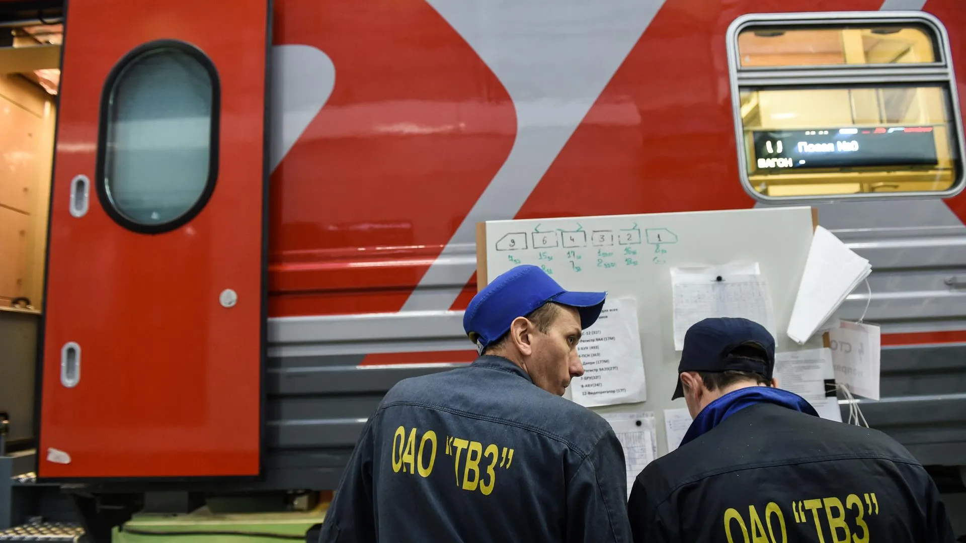Свыше 100 машинистов ЦППК успешно прошли курсы по работе на скоростных поездах «Иволга»