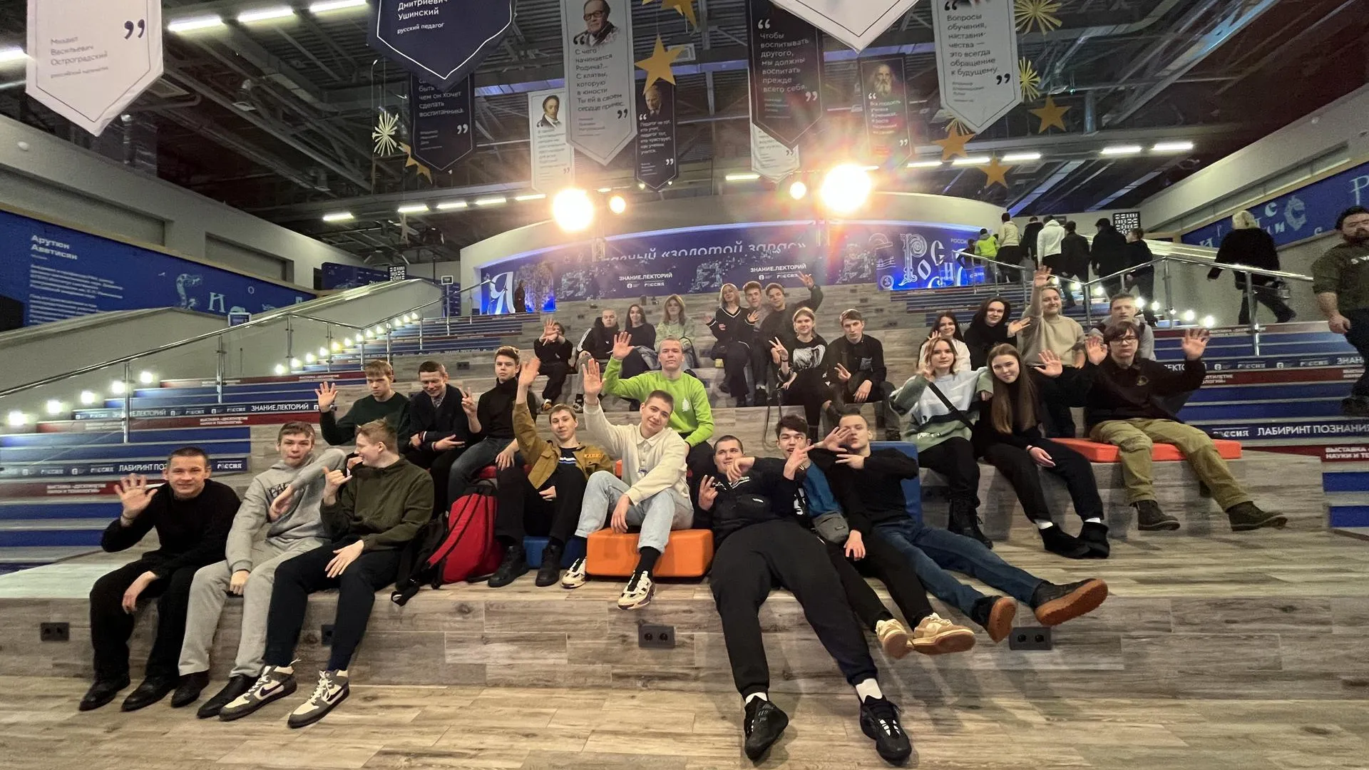 Студентов Подмосковья научили проходить собеседование на карьерном форуме на ВДНХ
