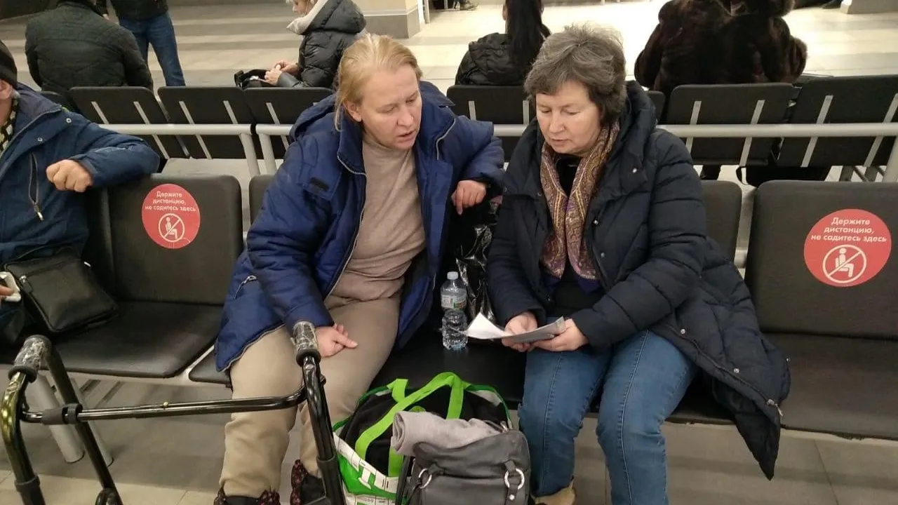 Волонтеры Подольска помогли вернуться домой женщине с обмороженными ногами