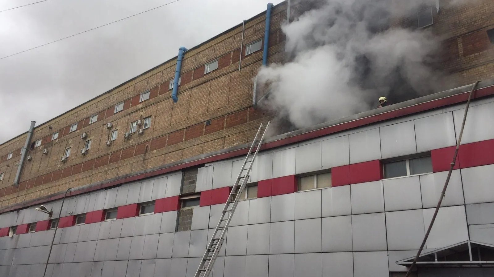 Пожар произошел на электровакуумном заводе под Люберцами