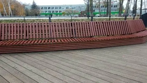 Лавочки отремонтировали на смотровой площадке в парке Люберец