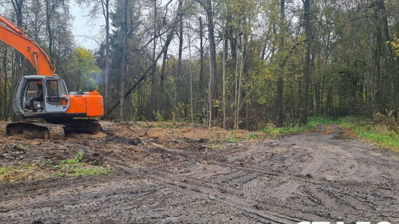 Аварийное здание бывшей школы снесли в Волоколамском округе