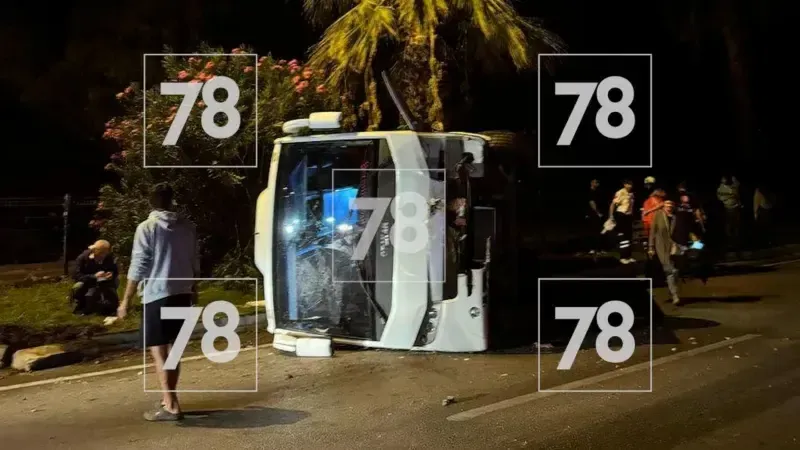 В Турции перевернулся автобус с туристами из Петербурга