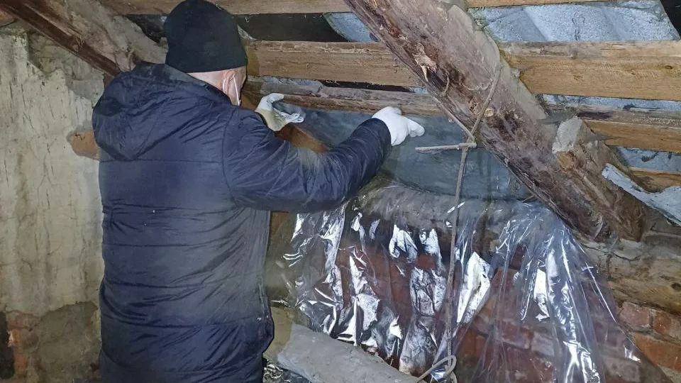 Свыше 20 кровель многоквартирных домов расчистили от снега и наледи в Истре