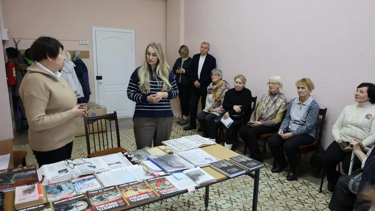 Депутат Линара Самединова провела встречу с патриотическим клубом в Павловском Посаде