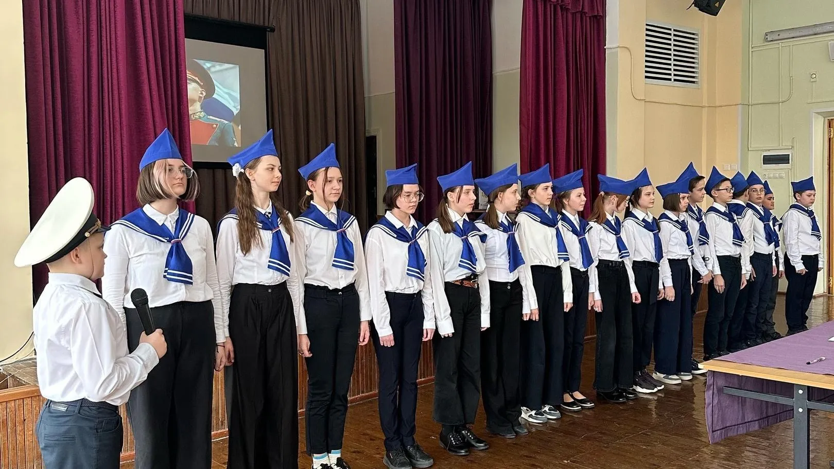 Для школьников Сергиева Посада прошел конкурс‑смотр строя и песни