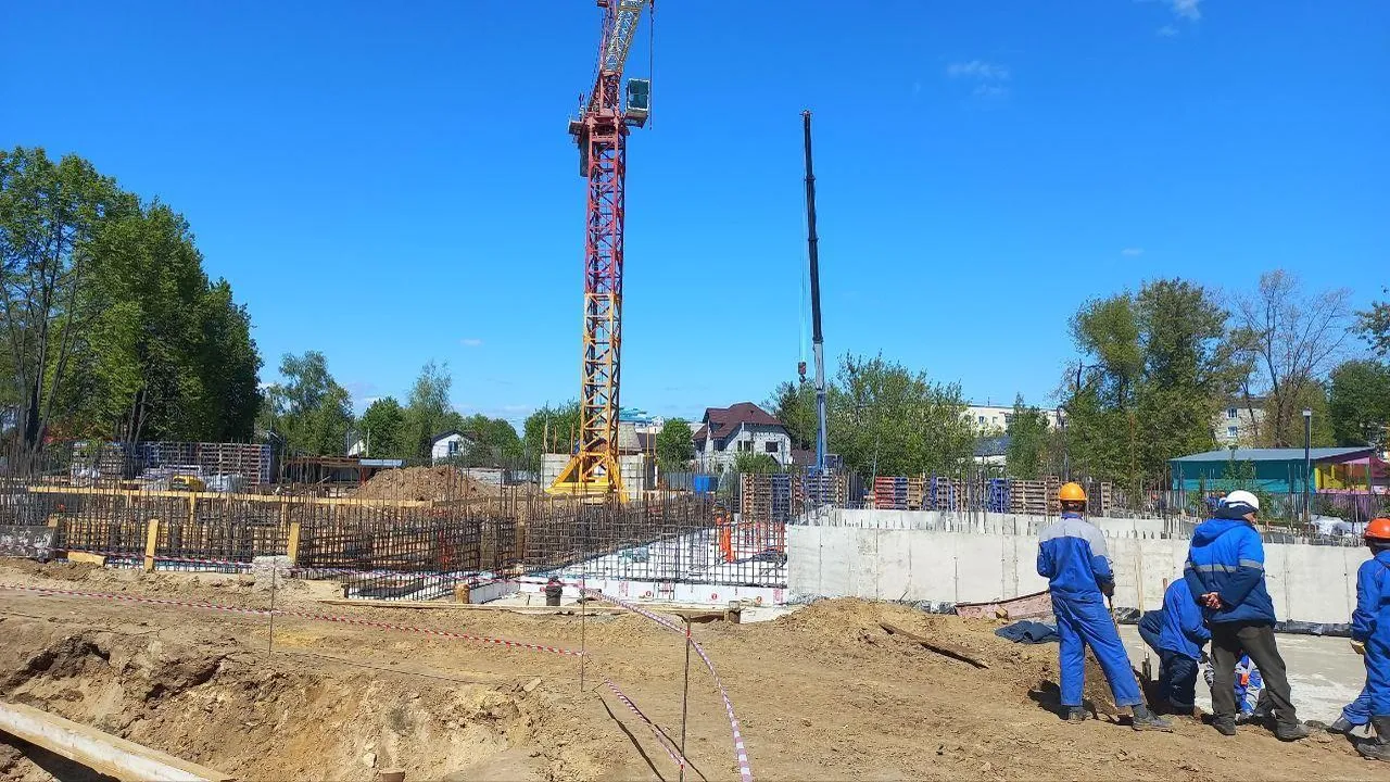 В Бронницах полным ходом идет строительство пристройки к лицею