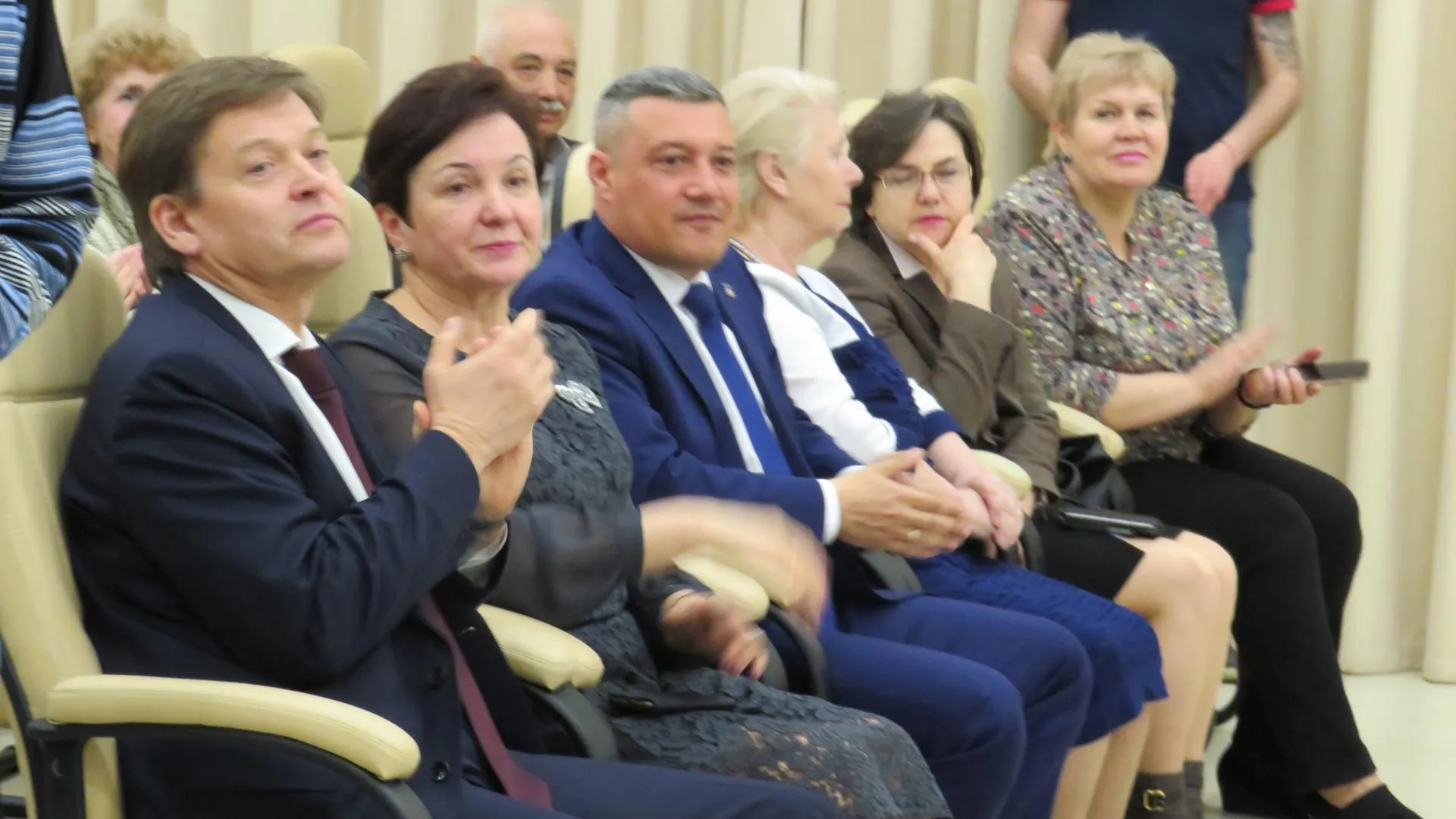 Представителей трудовых коллективов Красногорска наградили в честь Дня труда Подмосковья