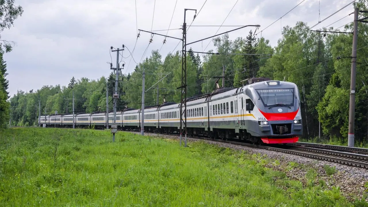 Подросток умер после удара током на крыше электрички в Подмосковье