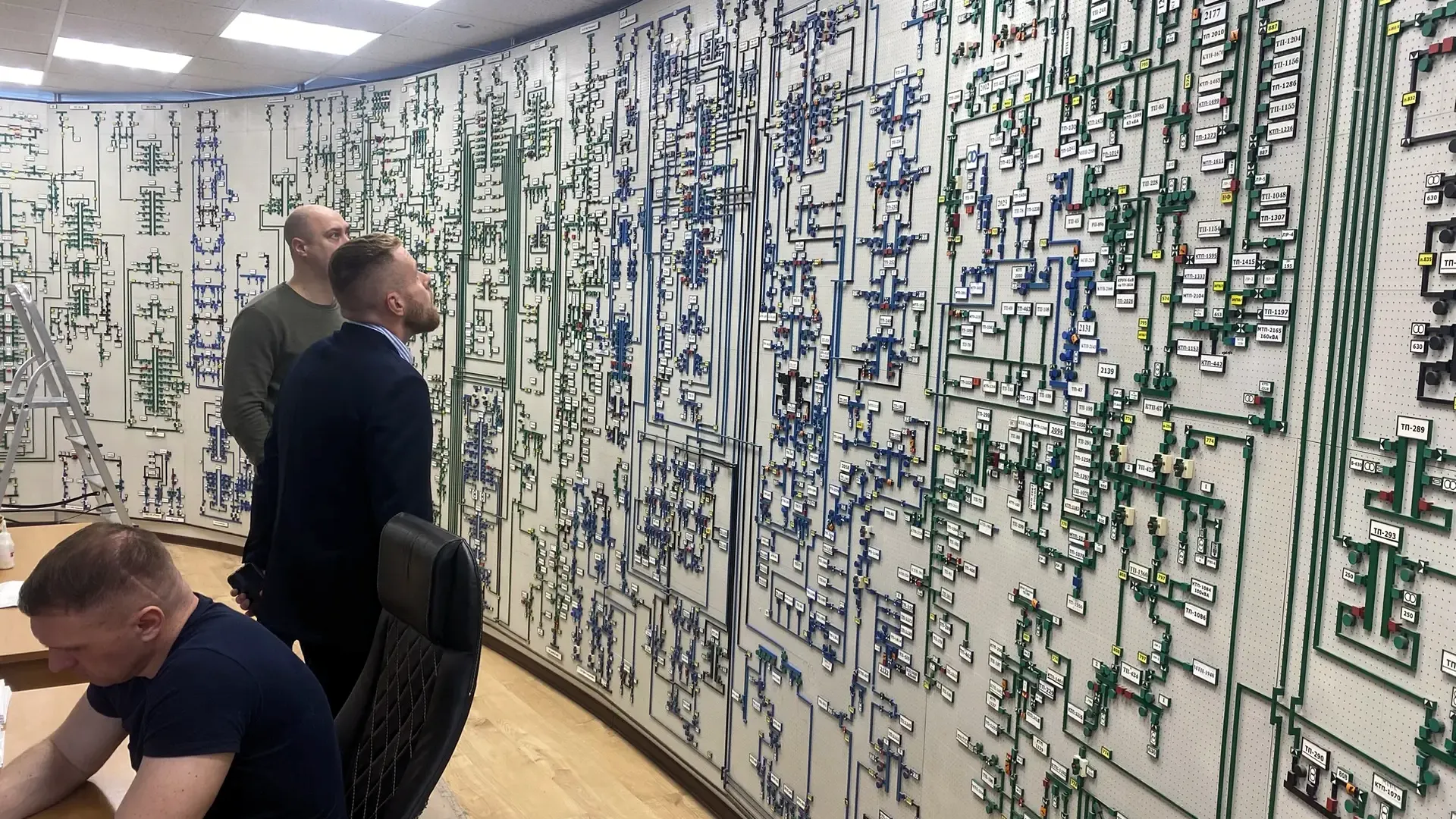 В Мытищах энергетики устраняют отключения света после мощного снегопада