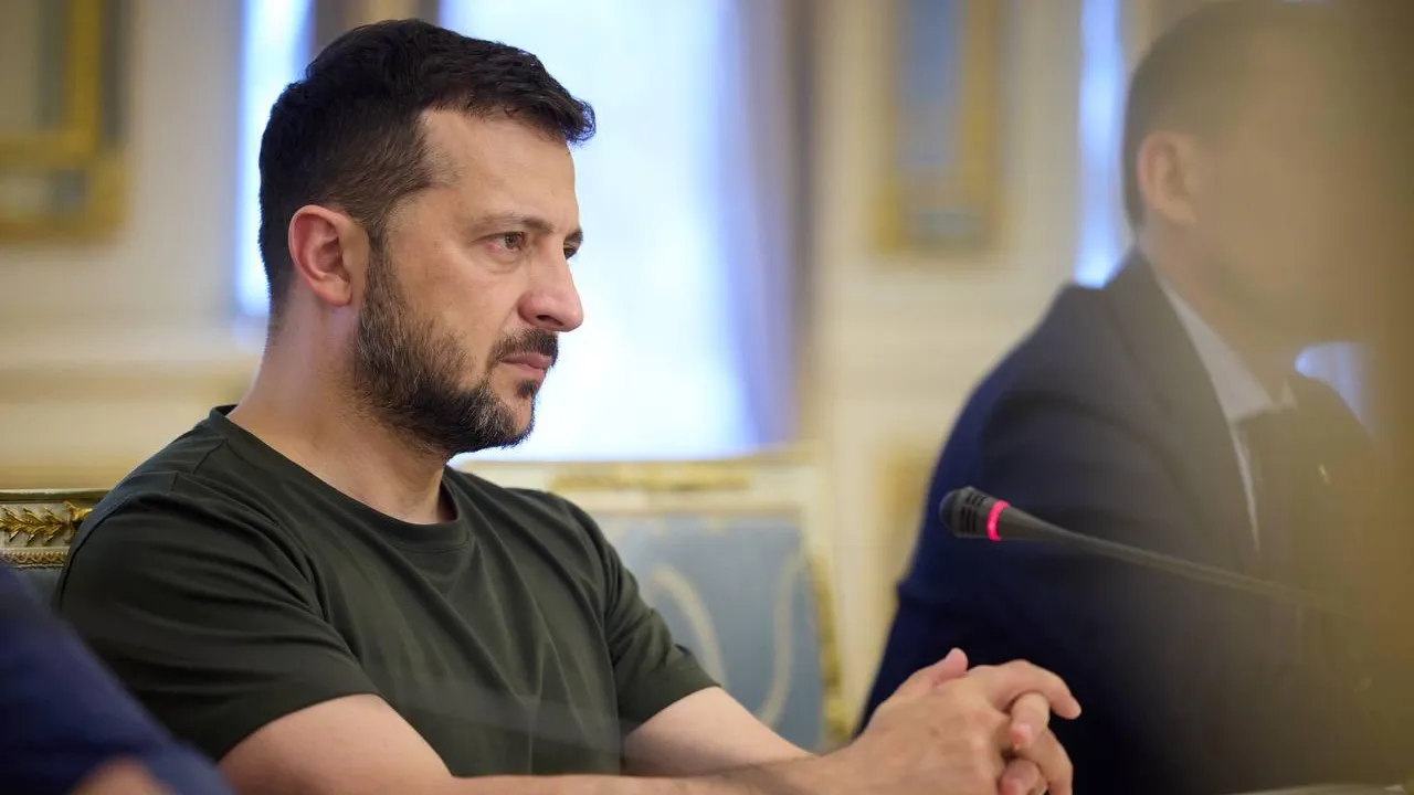 Макрон и Стармер готовы поехать с Зеленским в Вашингтон на переговоры с Трампом