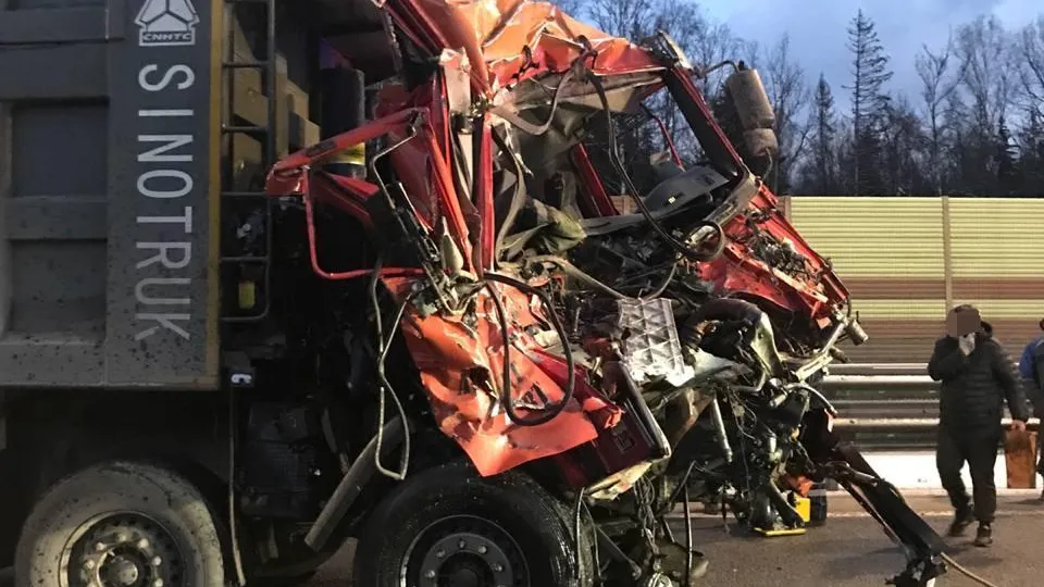 Спасатели помогли пострадавшим в массовом ДТП на трассе М-11 в Клинском округе 13 декабря