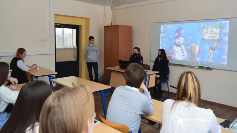 Полицейские познакомили студентов колледжа Щелкова с работой правоохранительных органов