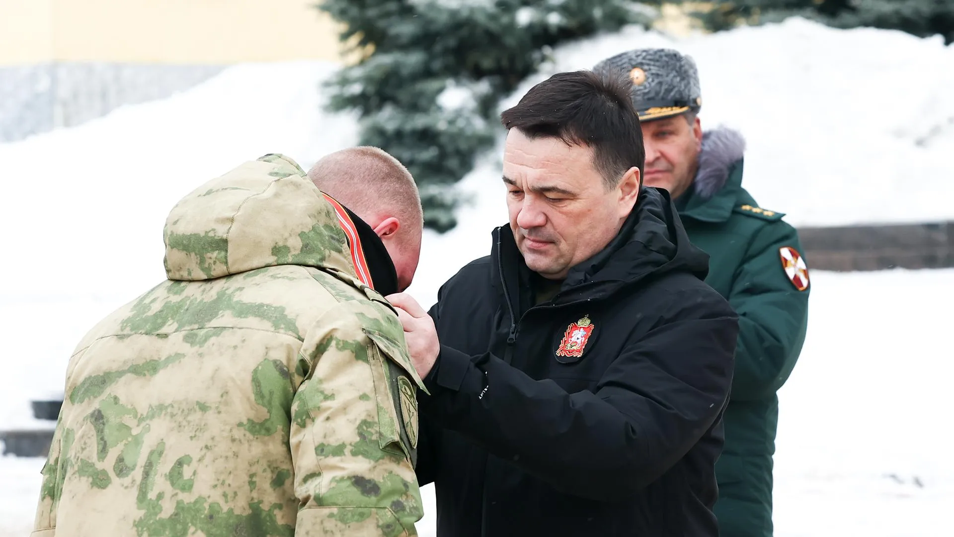 Андрей Воробьев наградил военнослужащих Софринской бригады, принимавших участие в СВО