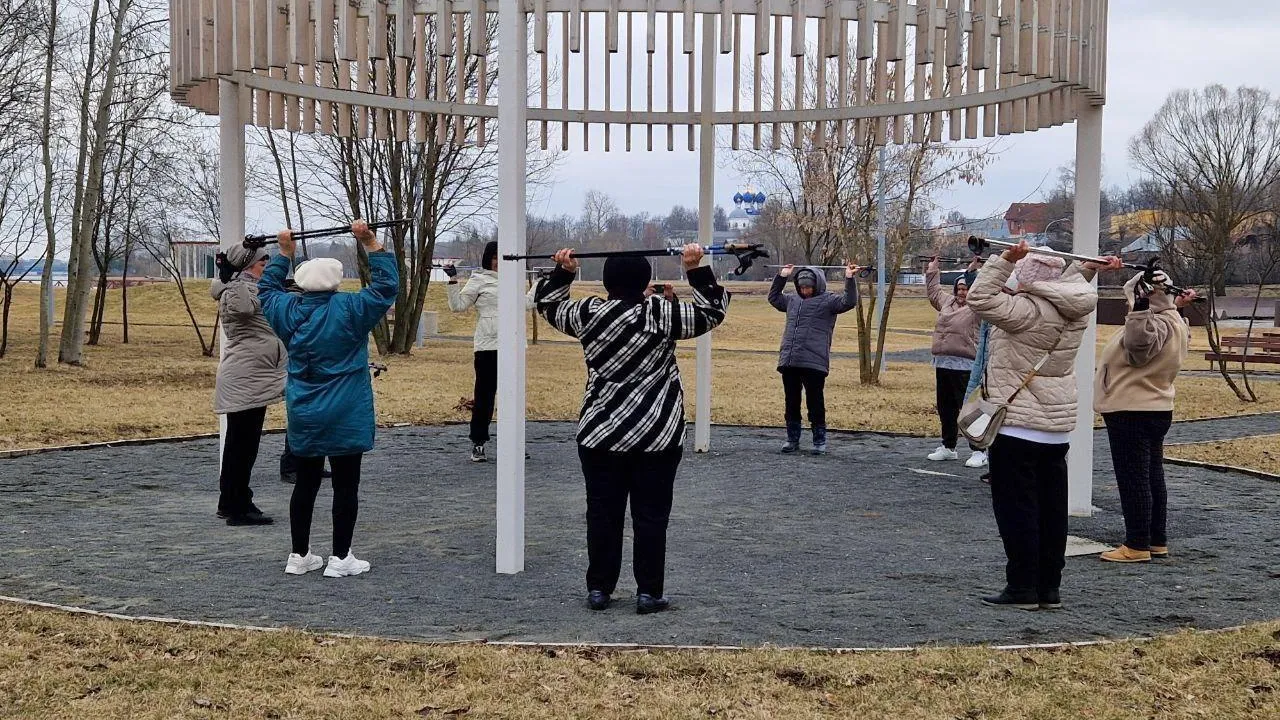 Занятие по скандинавской ходьбе пройдет в парке культуры и отдыха «Бронницкий луг»