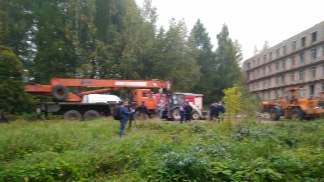 Обломки убрали для прохода к основному месту завала в обрушившемся здании в Подмосковье