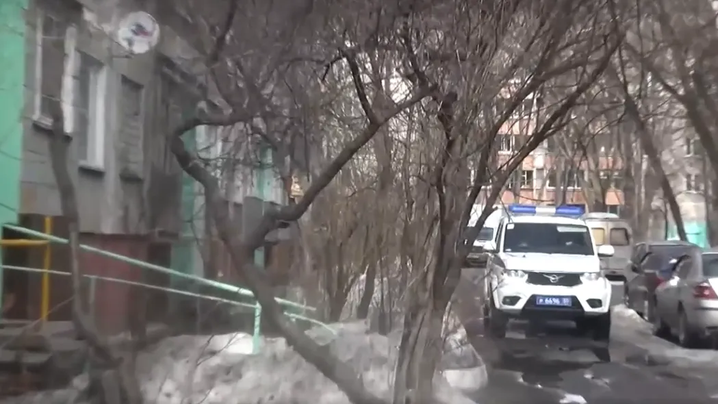 Полицейские вызволили 5‑летнюю девочку из квартиры в Раменском