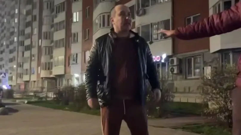 «Я татарин н****!»: в Бутове прохожий успокоил двух мужчин, пристававших к девушке