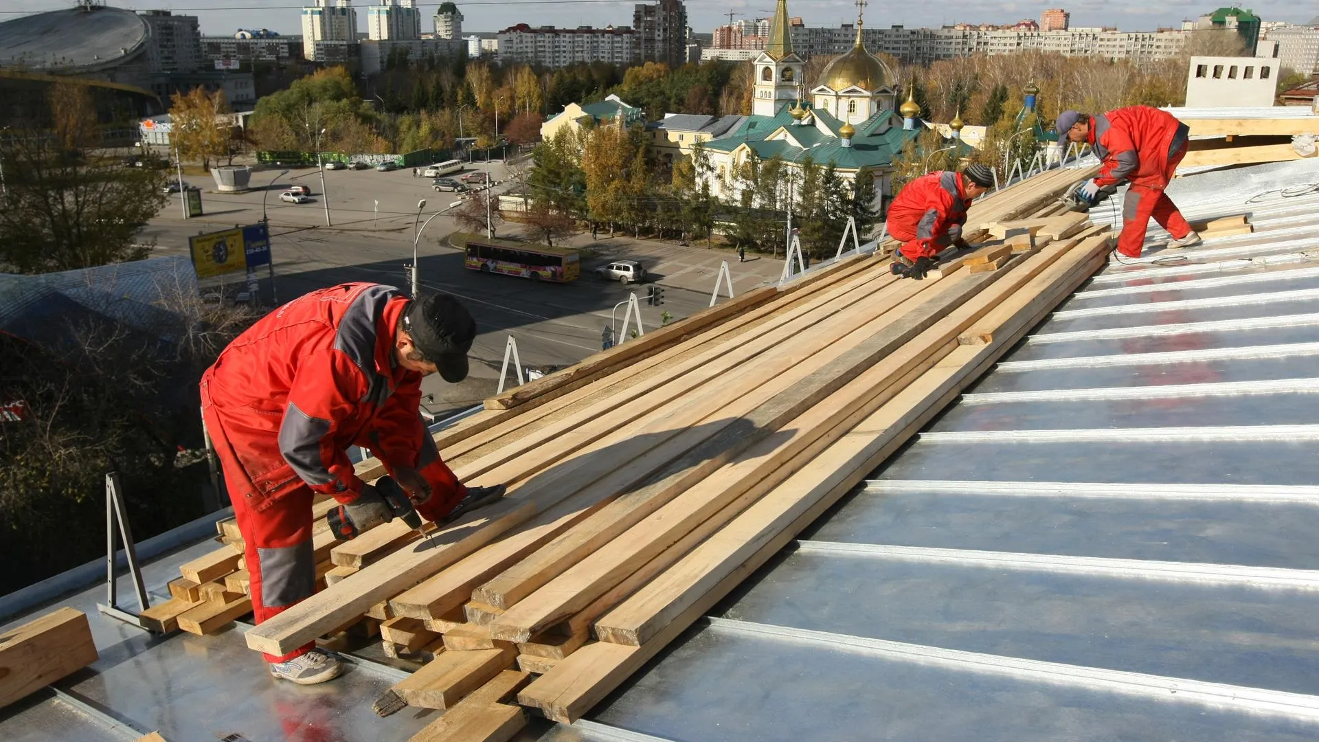 Депутат Мособлдумы отметил важность скорейшего ремонта протекающей кровли в ДЦ Балашихи