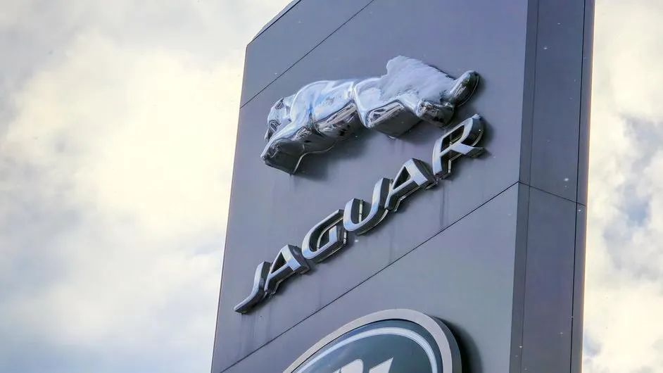 Jaguar Land Rover приостановит поставки в США на один месяц