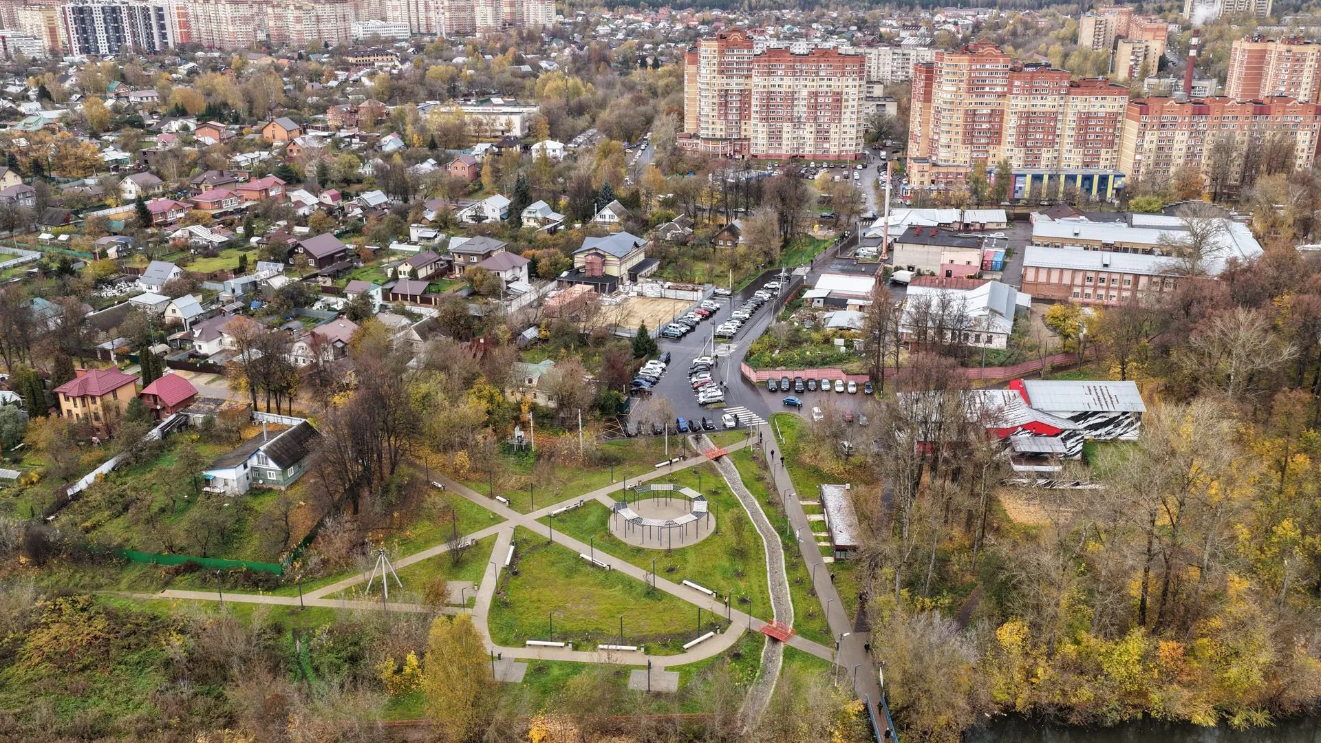 В Щелкове завершается благоустройство территории в районе Молодежной набережной