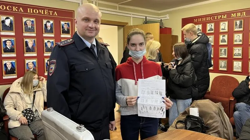 Полицейские Наро‑Фоминска показали студентам фильм об учебе в университете МВД РФ им Кикотя