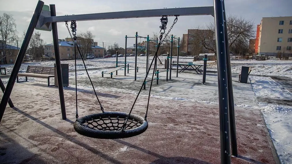 Благоустройство спортплощадки продолжается в подмосковной Саввинской Слободе