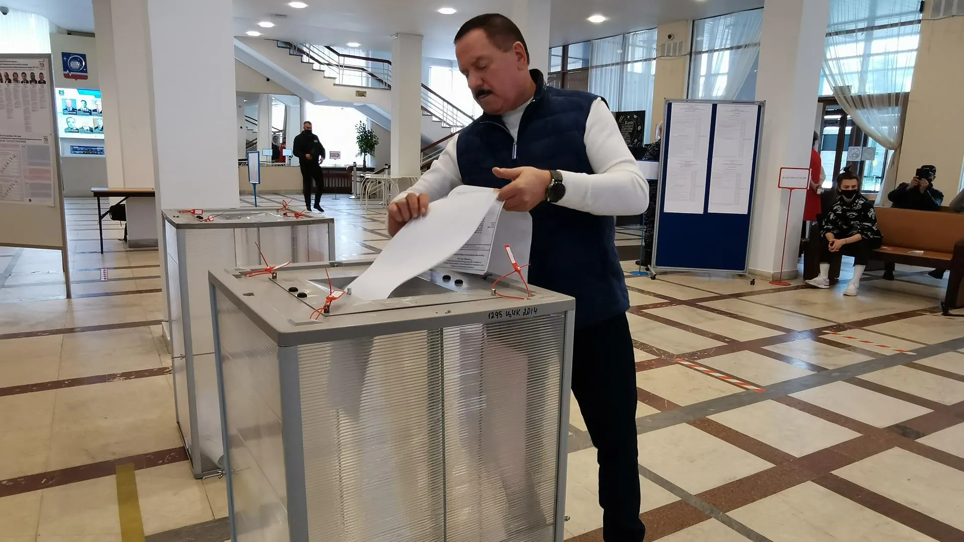 Глава Королева поблагодарил членов избирательных комиссий и наблюдателей за работу