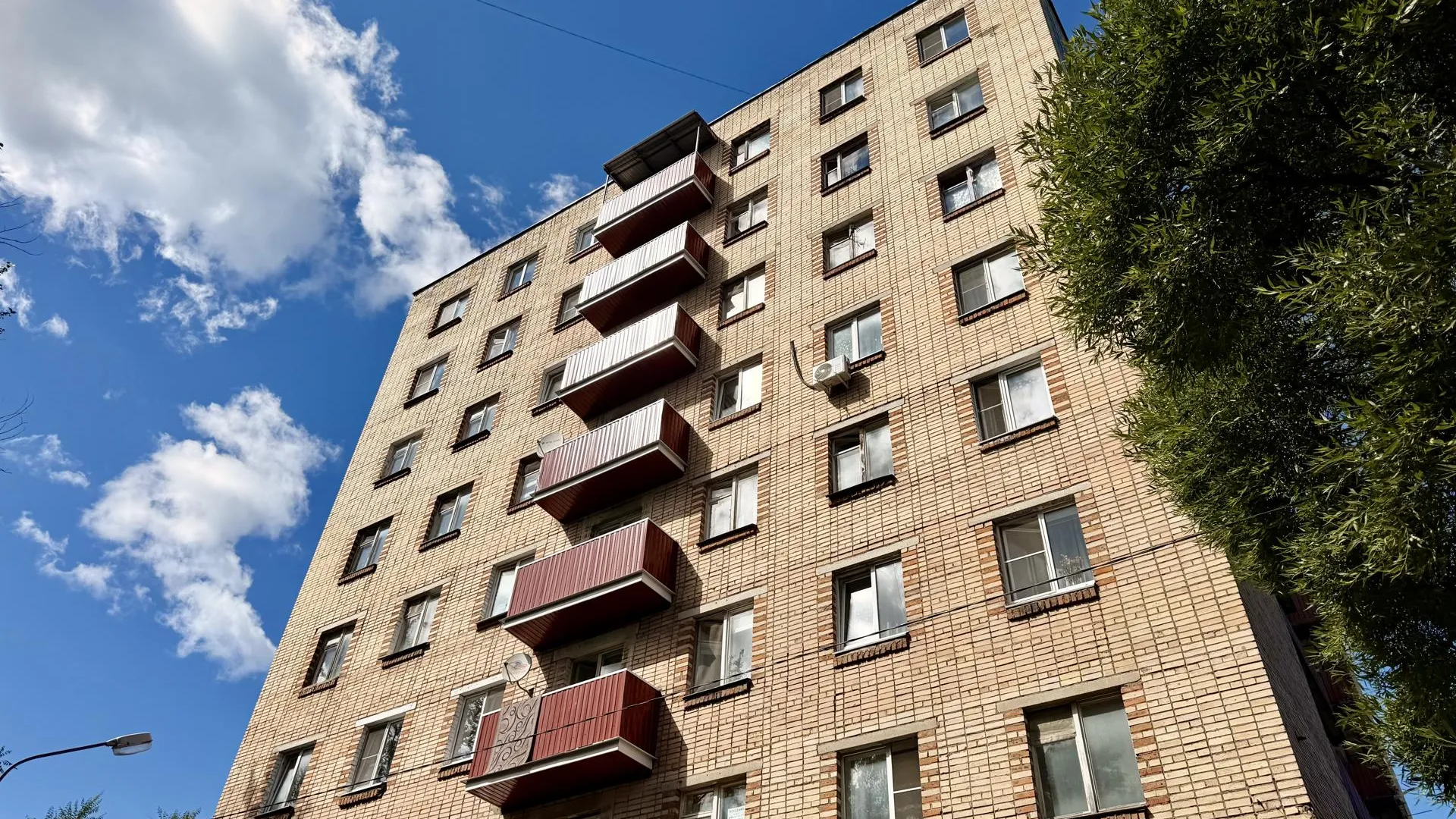 В Можайском округе обновляют дом на улице Мира
