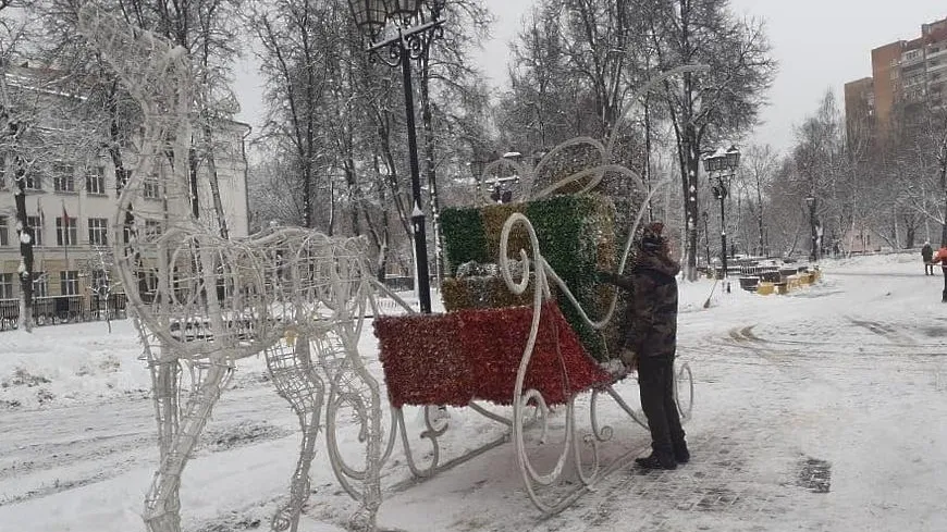Световые фигуры к Новому году начали устанавливать в Подольске