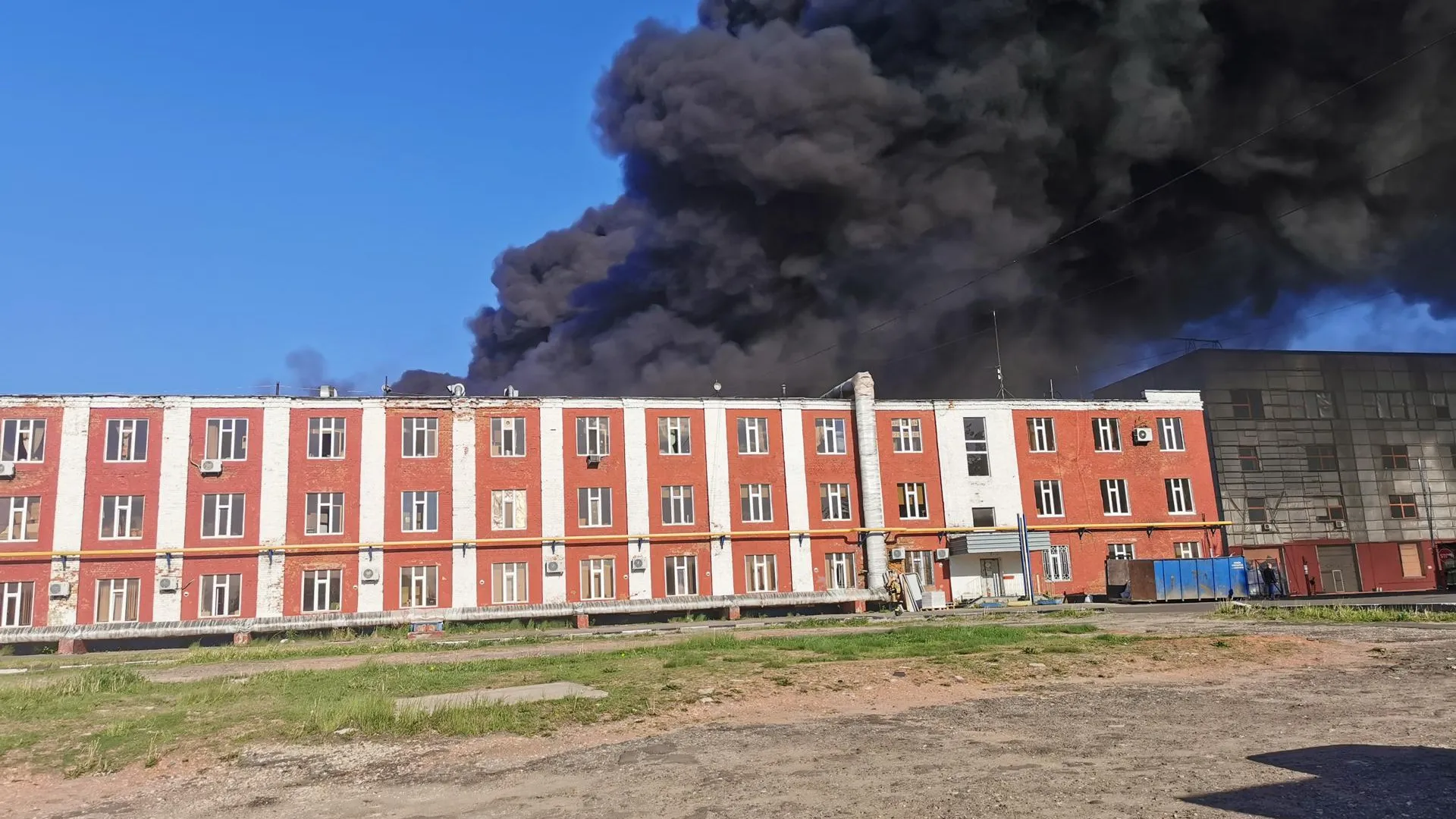 Площадь пожара в Подольске составляет 3 тыс кв м