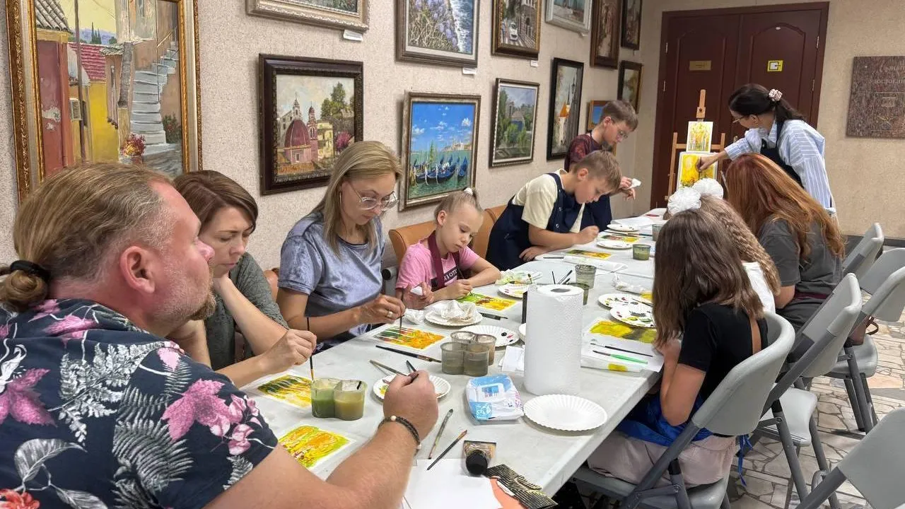 В ДК «Луч» Красногорска прошел мастер-класс по изобразительному искусству