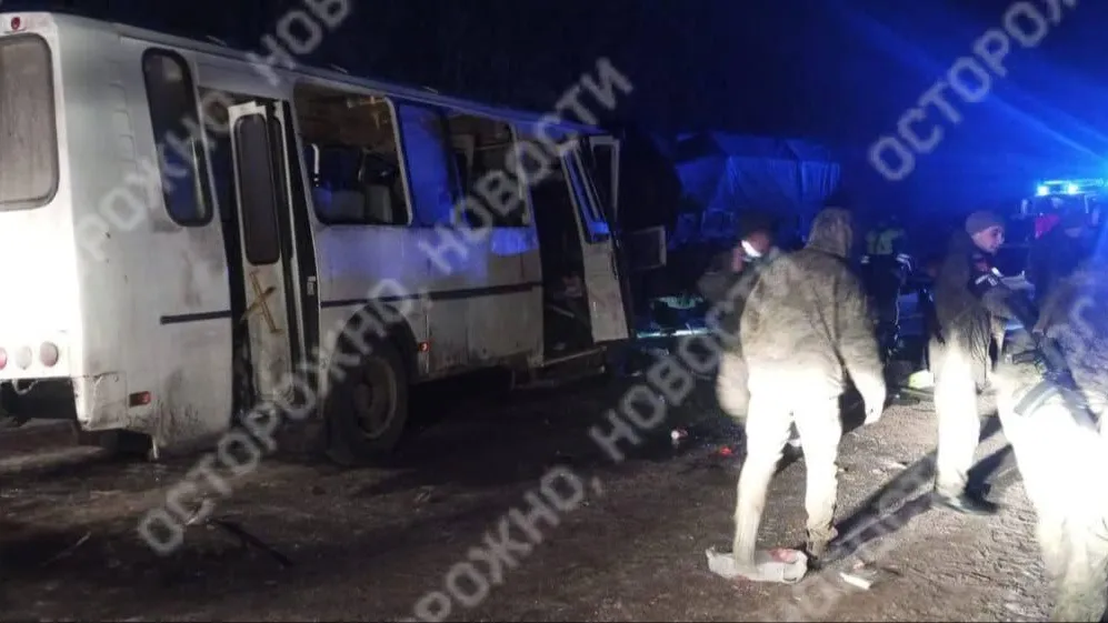 «Урал» с раненными солдатами ВС РФ столкнулся с автобусом в Воронежской области