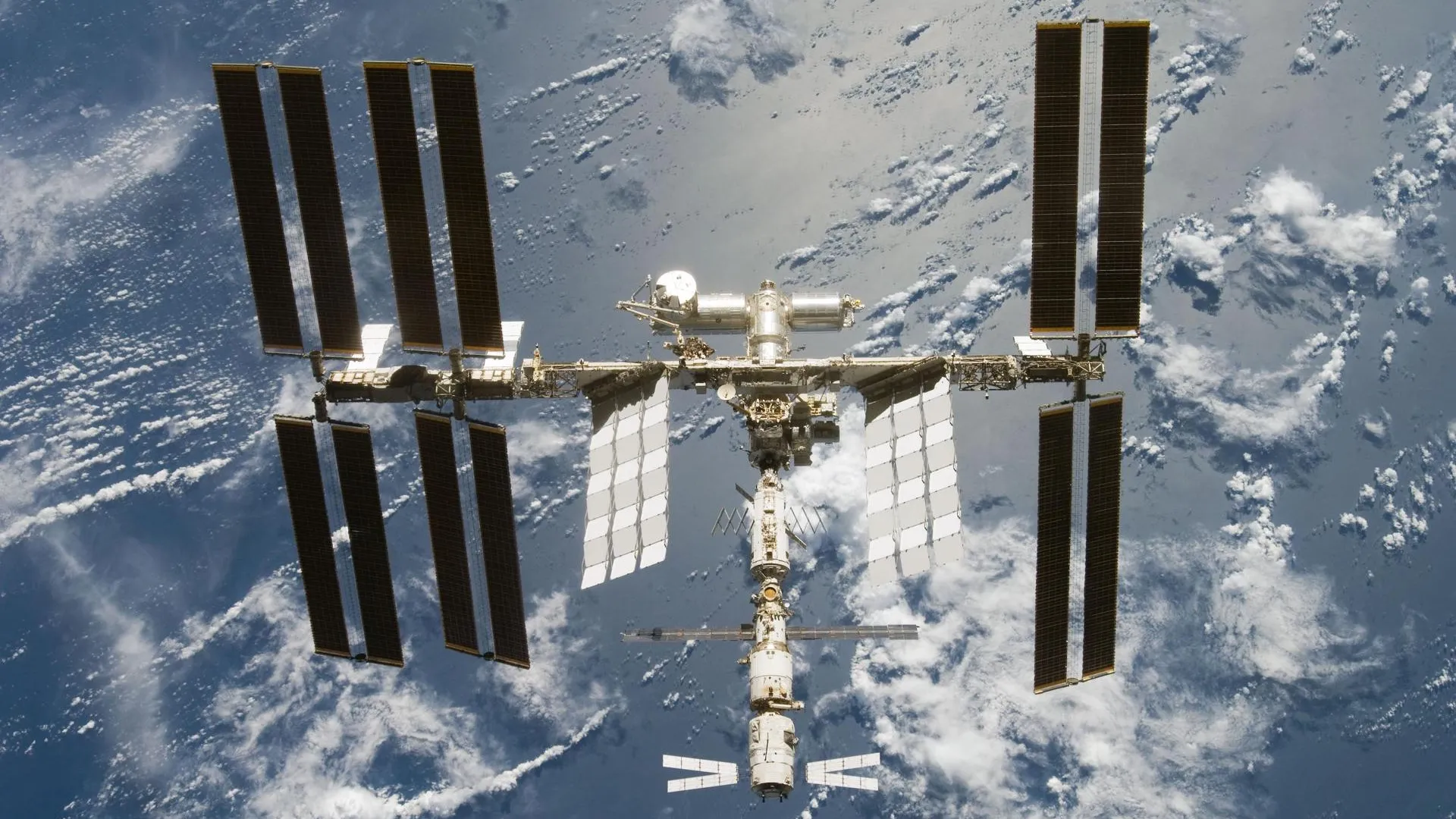 Американские астронавты обслужили оборудование МКС в открытом космосе